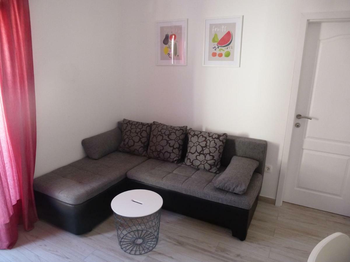 Apartment Vicko Drvenik  Buitenkant foto